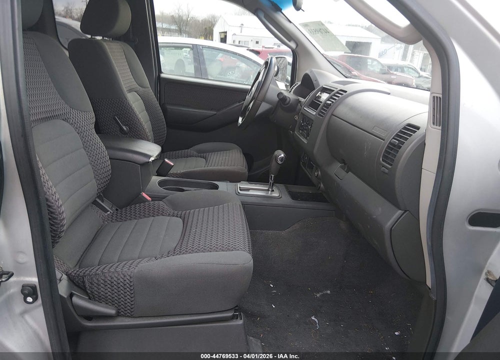 2005 NISSAN FRONTIER LE VIN: 1N6AD06W95C464136