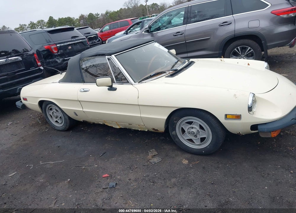 1982 ALFA ROMEO VELOCE 2000 SPIDER VIN: ZARBA5413C1014369
