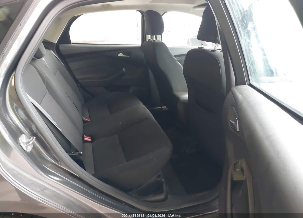 2016 FORD FOCUS SE VIN: 1FADP3F27GL264208