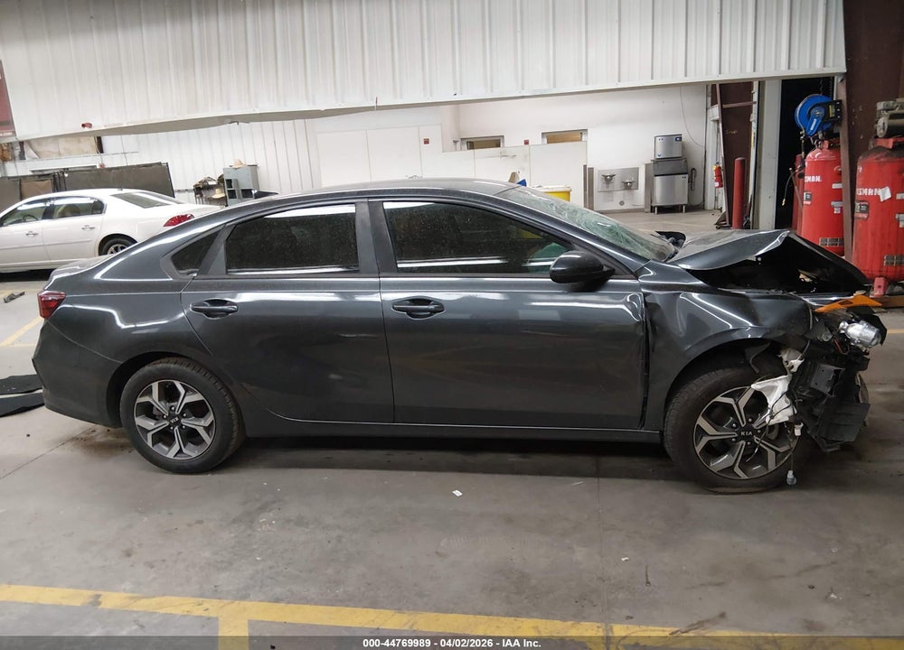 2019 KIA FORTE LXS VIN: 3KPF24AD3KE094639