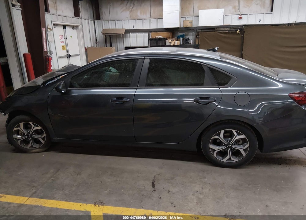 2019 KIA FORTE LXS VIN: 3KPF24AD3KE094639