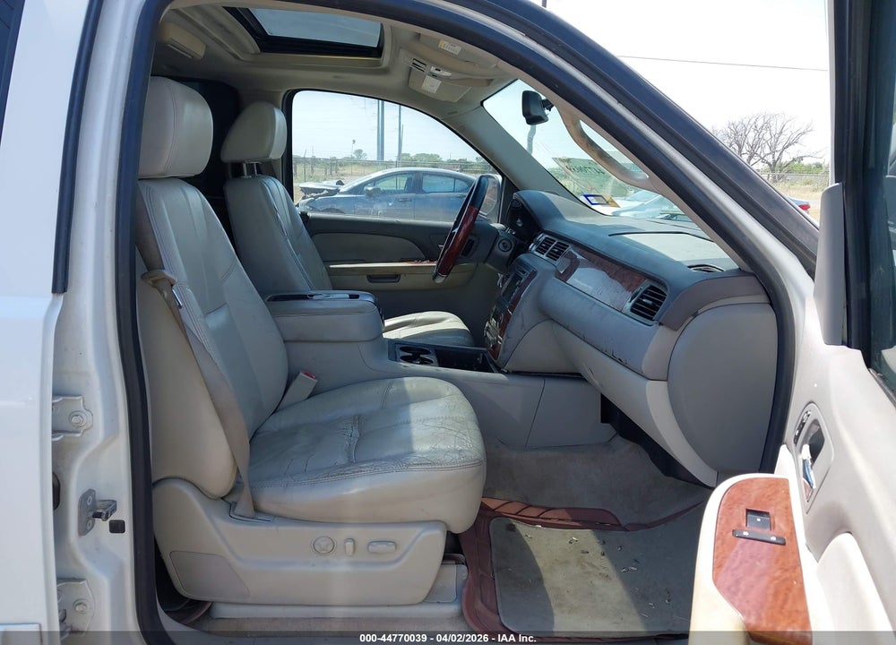 2007 CHEVROLET SUBURBAN 1500 LT VIN: 1GNFC16J87R217400