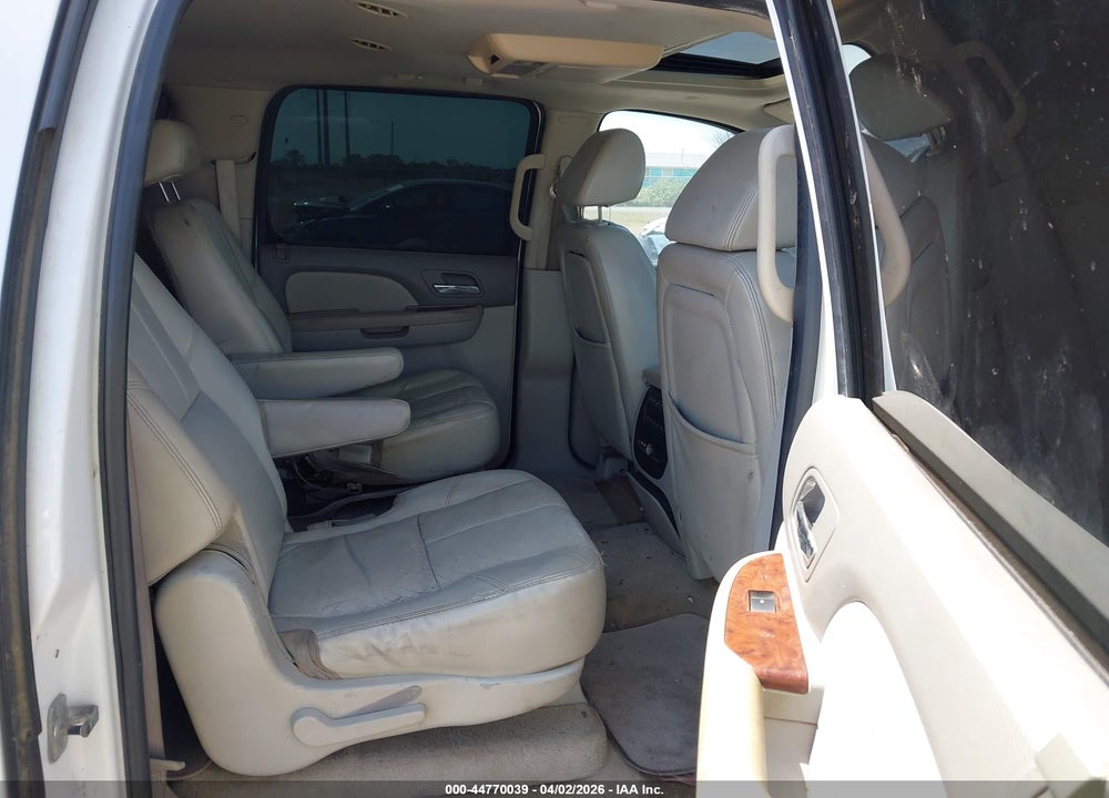 2007 CHEVROLET SUBURBAN 1500 LT VIN: 1GNFC16J87R217400