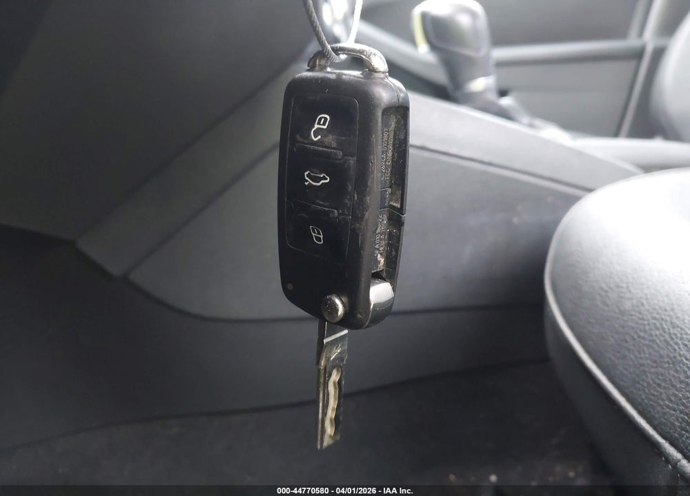 2012 VOLKSWAGEN JETTA 2.5L SE VIN: 3VWDP7AJ2CM408592