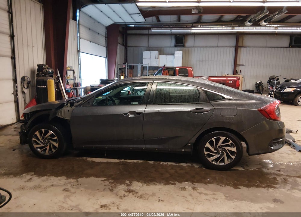 2018 HONDA CIVIC SEDAN VIN: 19XFC2F71JE205093