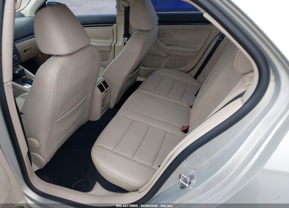 2010 VOLKSWAGEN JETTA SE VIN: 3VWRX7AJ2AM058741