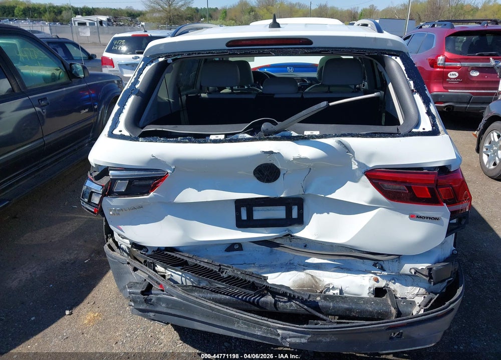 2019 VOLKSWAGEN TIGUAN 2.0T SE/2.0T SEL/2.0T SEL R-LINE/2.0T SEL R-LINE BLACK VIN: 3VV2B7AX7KM083032