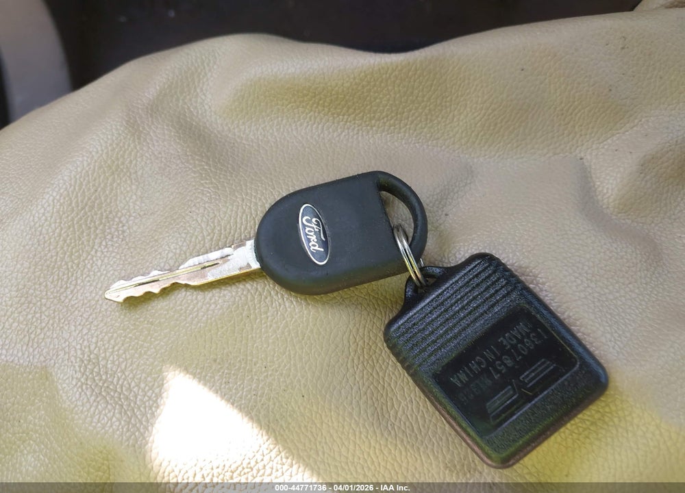 2004 FORD EXPEDITION NBX/XLT VIN: 1FMFU16L94LA70022