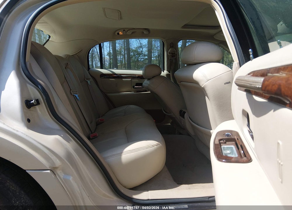 2001 LINCOLN TOWN CAR CARTIER VIN: 1LNHM83W91Y633276