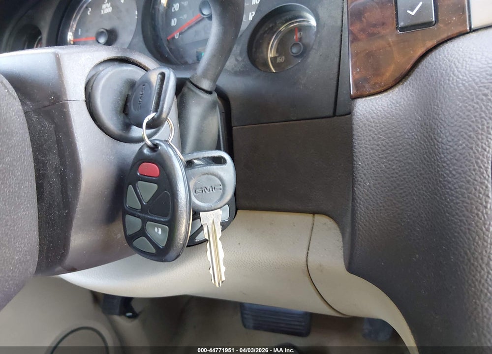 2007 GMC YUKON DENALI VIN: 1GKFK63877J380763
