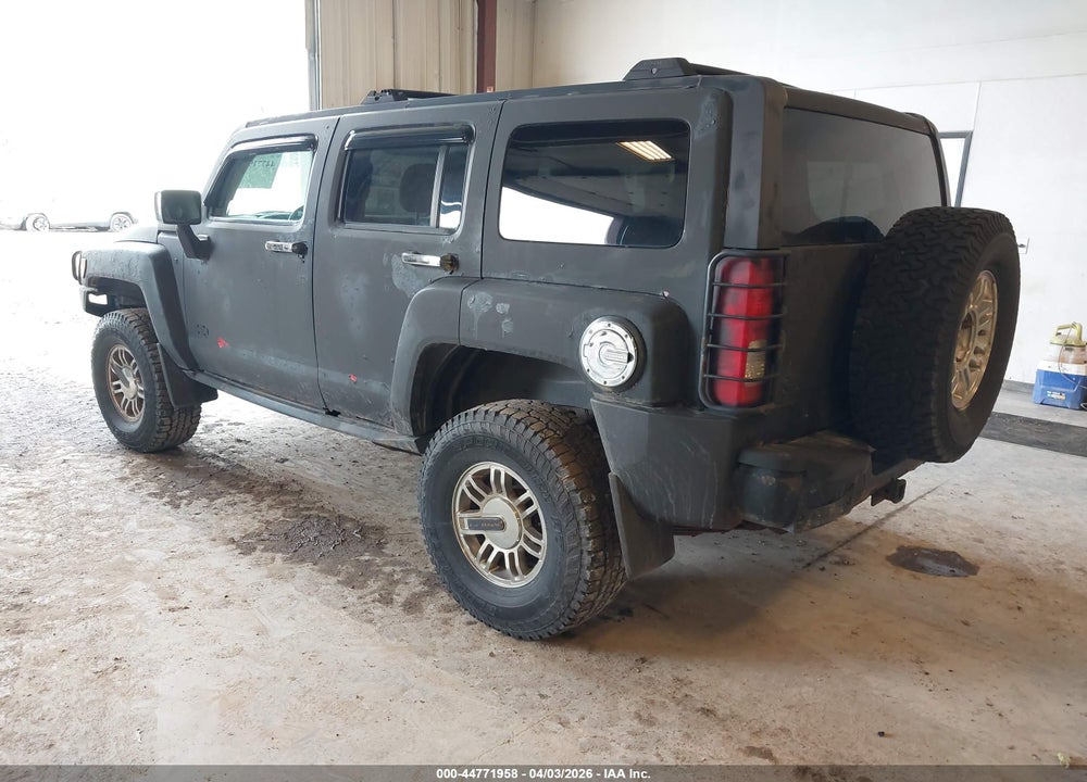2007 HUMMER H3 SUV VIN: 5GTDN13E578198157