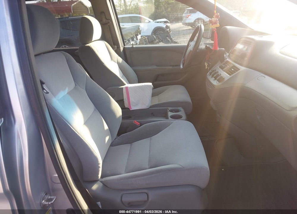 2010 HONDA ODYSSEY LX VIN: 5FNRL3H20AB021715