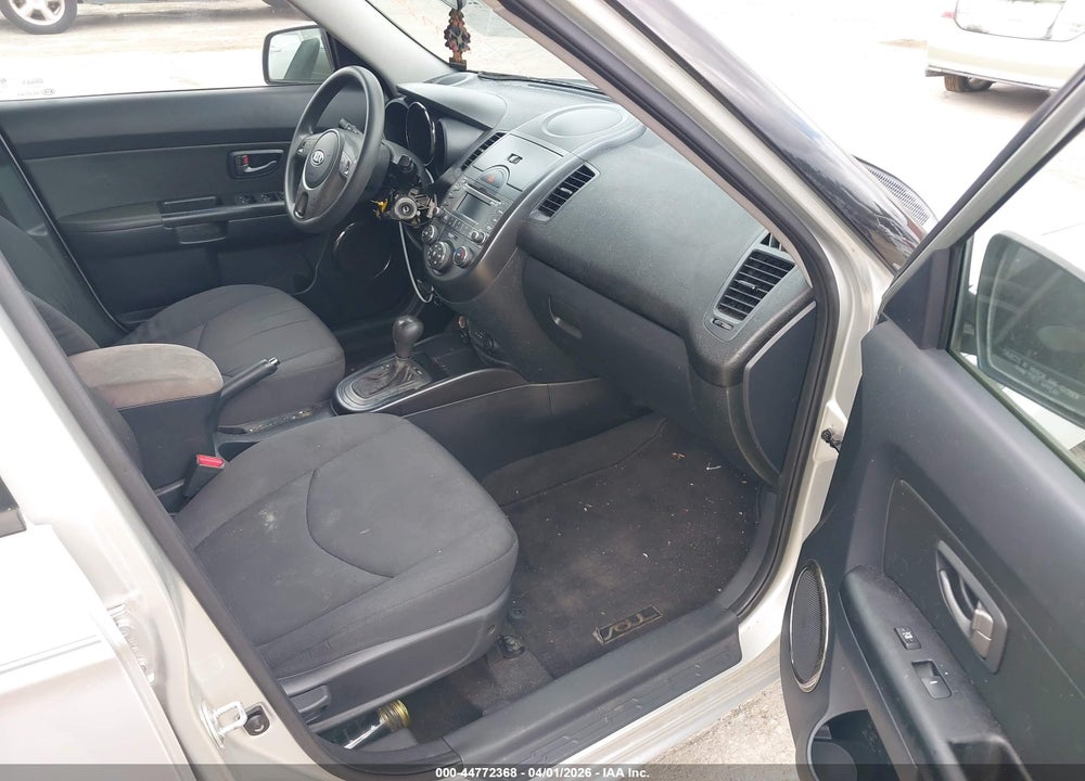 2011 KIA SOUL + VIN: KNDJT2A26B7716418