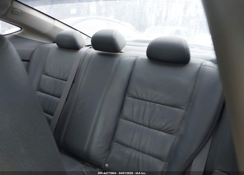 2010 HONDA ACCORD 2.4 EX-L VIN: 1HGCS1B85AA001559
