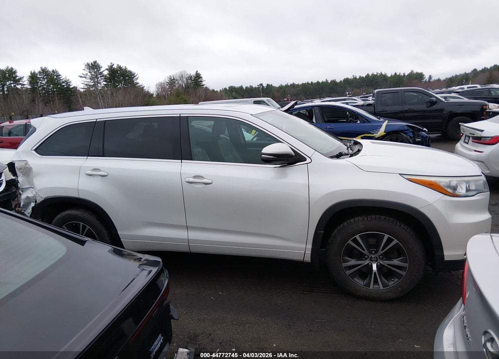 2016 TOYOTA HIGHLANDER XLE V6 VIN: 5TDJKRFH9GS297647