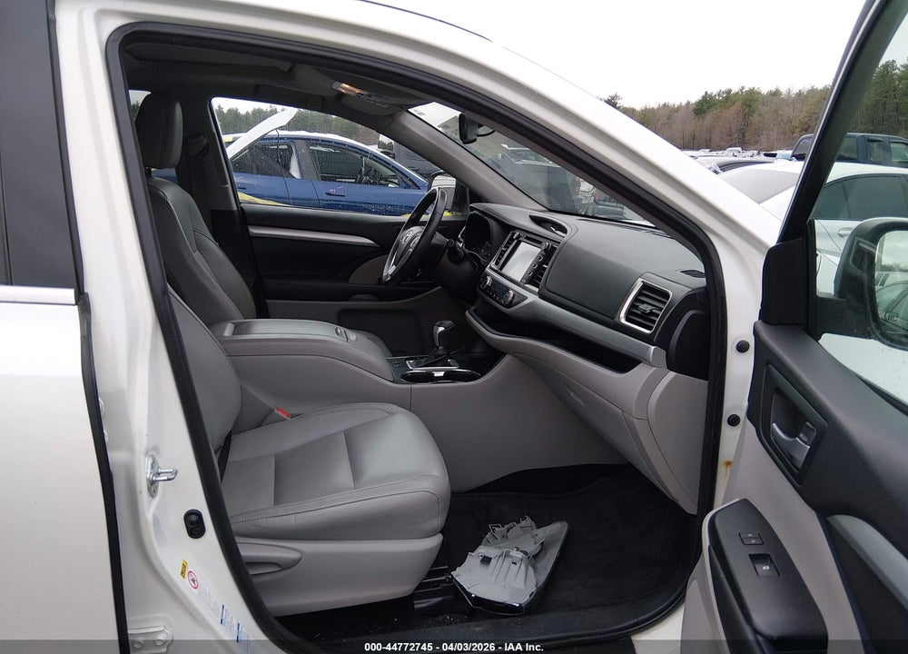 2016 TOYOTA HIGHLANDER XLE V6 VIN: 5TDJKRFH9GS297647