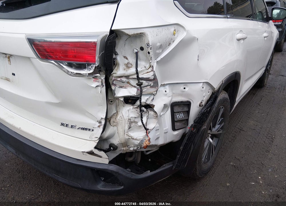 2016 TOYOTA HIGHLANDER XLE V6 VIN: 5TDJKRFH9GS297647