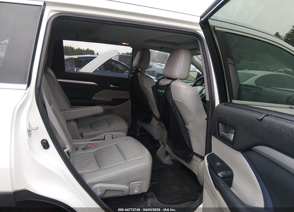 2016 TOYOTA HIGHLANDER XLE V6 VIN: 5TDJKRFH9GS297647