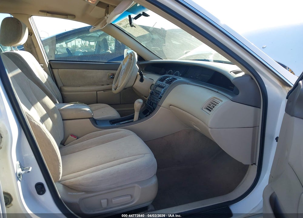 2000 TOYOTA AVALON XL VIN: 4T1BF28B4YU039909