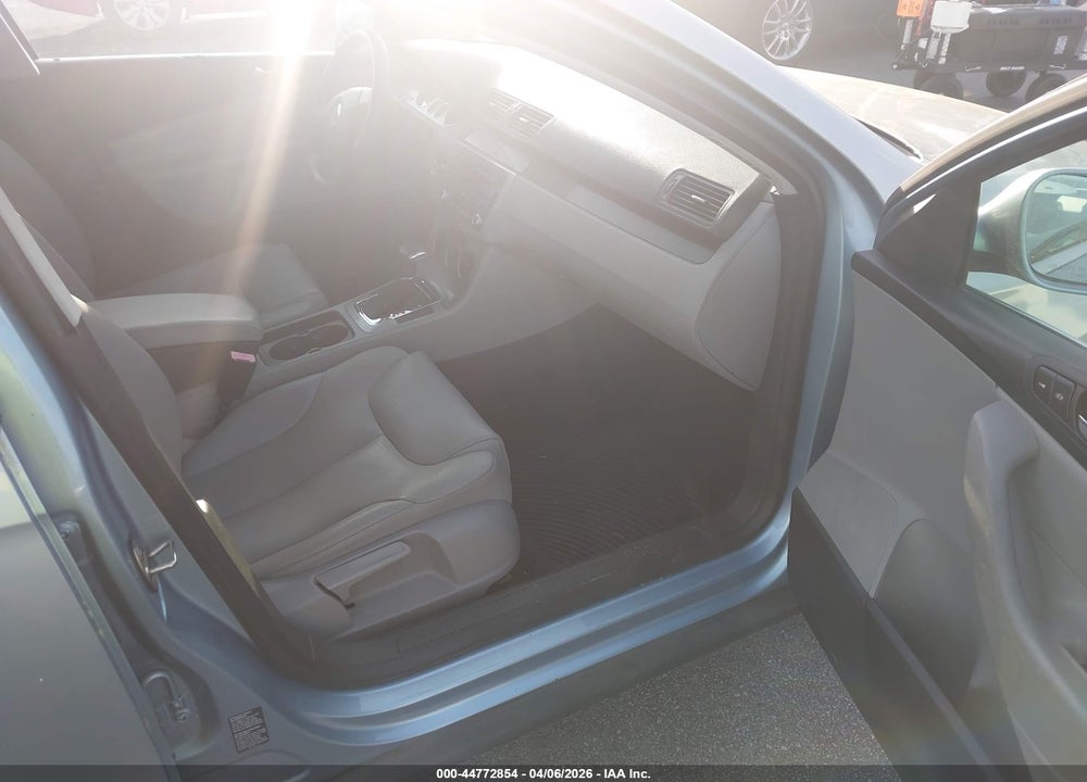 2007 VOLKSWAGEN PASSAT 2.0T VIN: WVWLK73C57E006296
