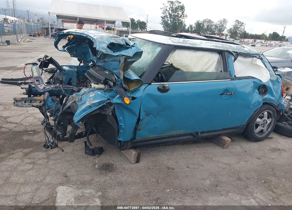 2008 MINI COOPER VIN: WMWMF33558TT60445