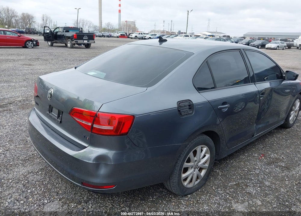2015 VOLKSWAGEN JETTA 1.8T SE VIN: 3VWD17AJ0FM262683