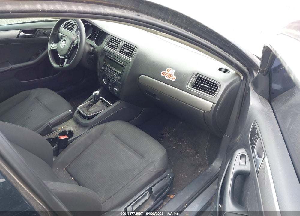 2015 VOLKSWAGEN JETTA 1.8T SE VIN: 3VWD17AJ0FM262683
