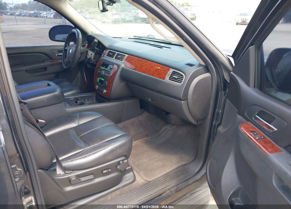 2011 CHEVROLET SUBURBAN 1500 LT1 VIN: 1GNSCJE07BR146044