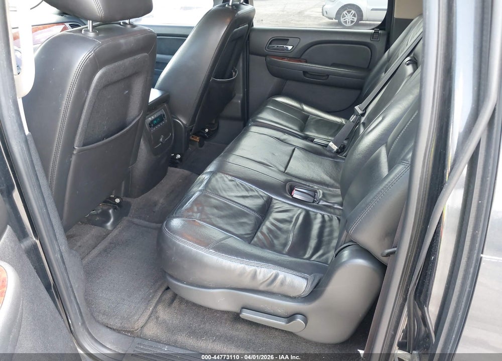 2011 CHEVROLET SUBURBAN 1500 LT1 VIN: 1GNSCJE07BR146044