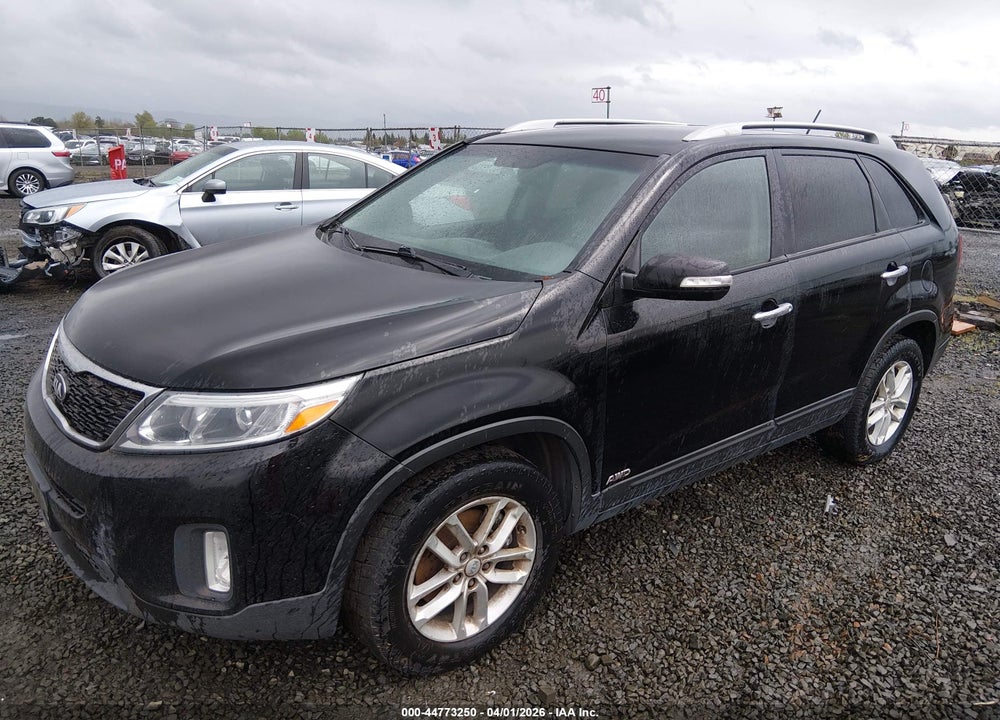 2014 KIA SORENTO LX VIN: 5XYKTCA65EG476511
