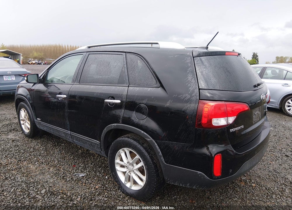 2014 KIA SORENTO LX VIN: 5XYKTCA65EG476511