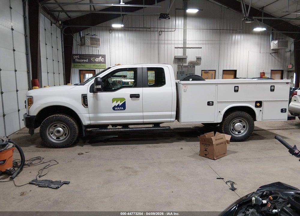 2019 FORD F-350 CHASSIS XL VIN: 1FD8X3F65KEG57101