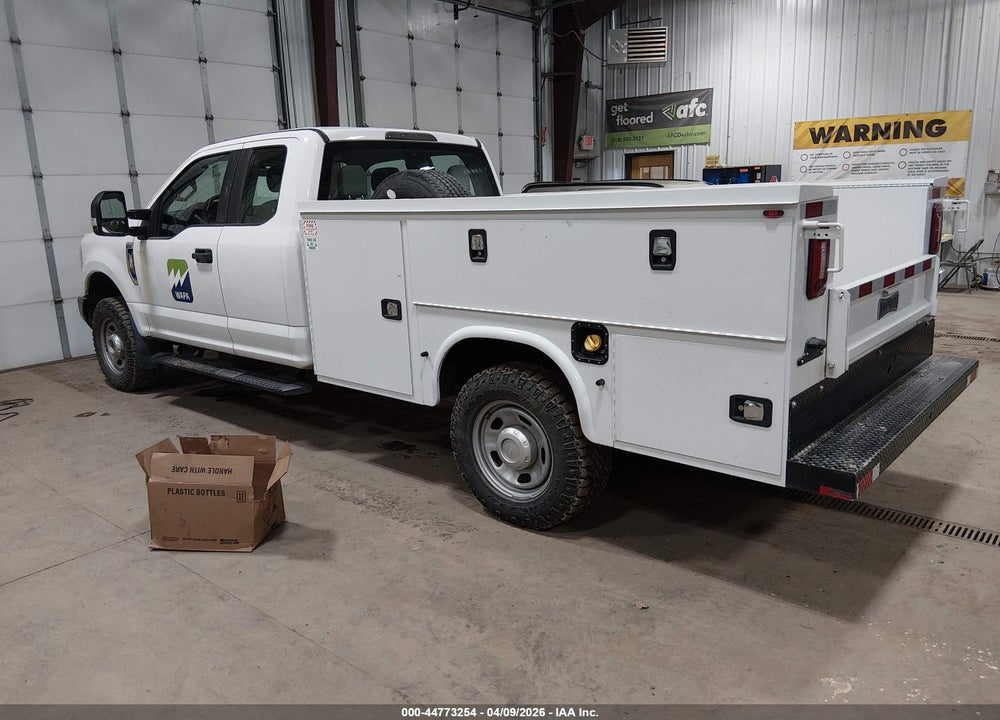 2019 FORD F-350 CHASSIS XL VIN: 1FD8X3F65KEG57101