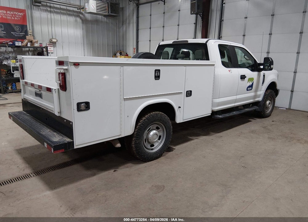 2019 FORD F-350 CHASSIS XL VIN: 1FD8X3F65KEG57101