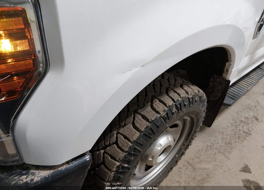 2019 FORD F-350 CHASSIS XL VIN: 1FD8X3F65KEG57101