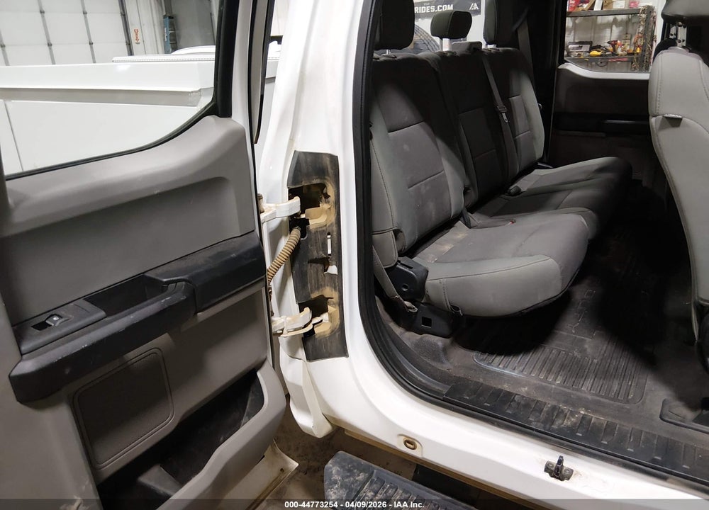 2019 FORD F-350 CHASSIS XL VIN: 1FD8X3F65KEG57101