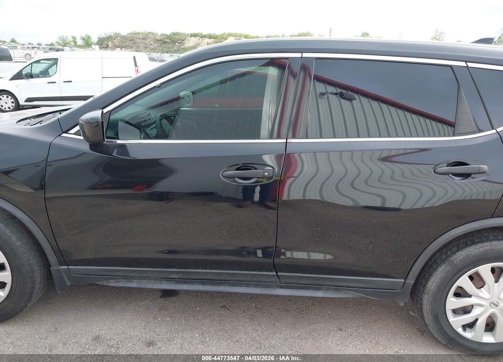 2019 NISSAN ROGUE S VIN: KNMAT2MT2KP560818