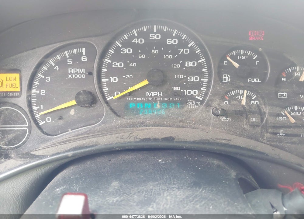 2001 CHEVROLET SUBURBAN 1500 LS VIN: 1GNFK16T71J281244