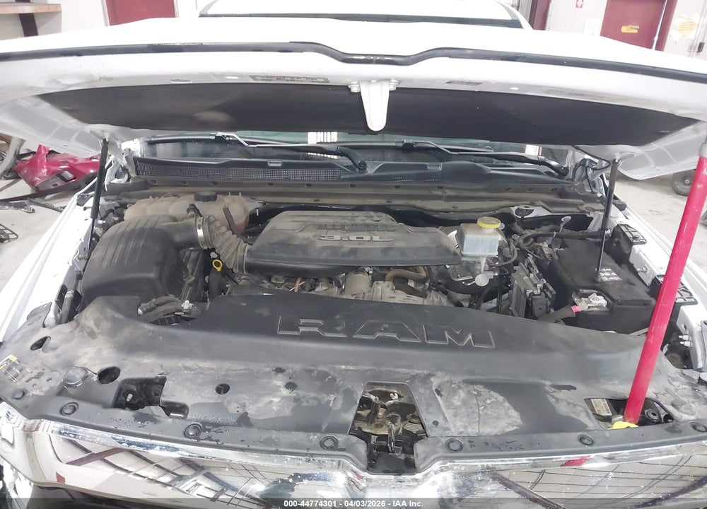 2021 RAM 1500 LAIE  4X4 5'7 BOX VIN: 1C6SRFJM4MN681010