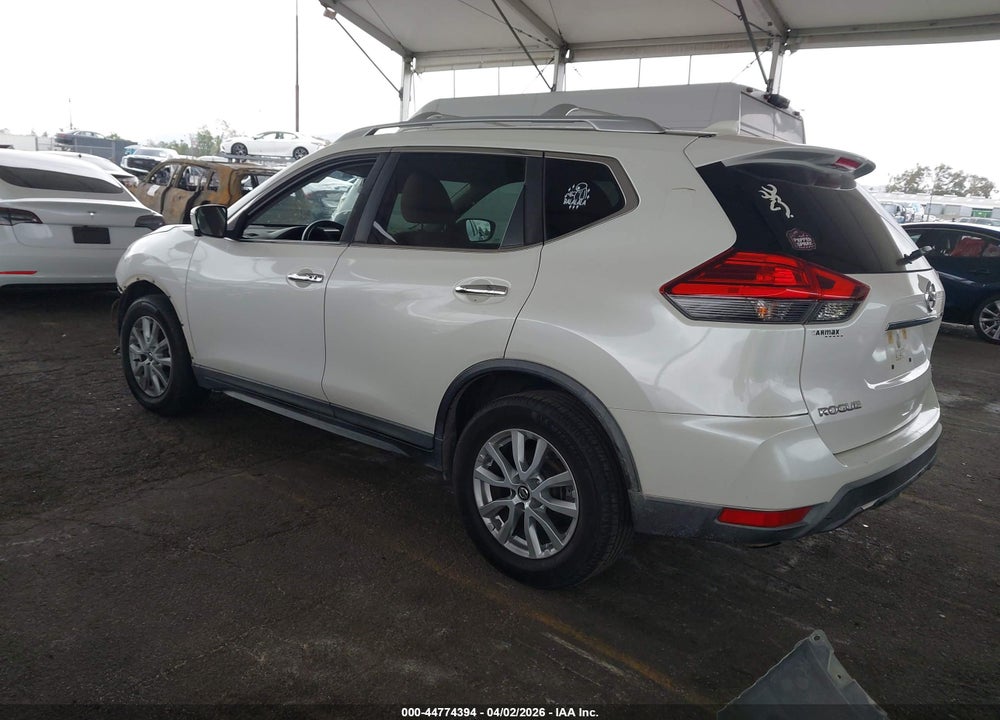 2017 NISSAN ROGUE SV VIN: KNMAT2MTXHP564060