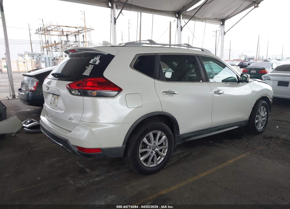 2017 NISSAN ROGUE SV VIN: KNMAT2MTXHP564060