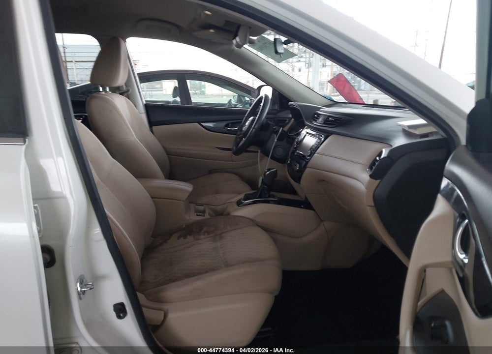 2017 NISSAN ROGUE SV VIN: KNMAT2MTXHP564060