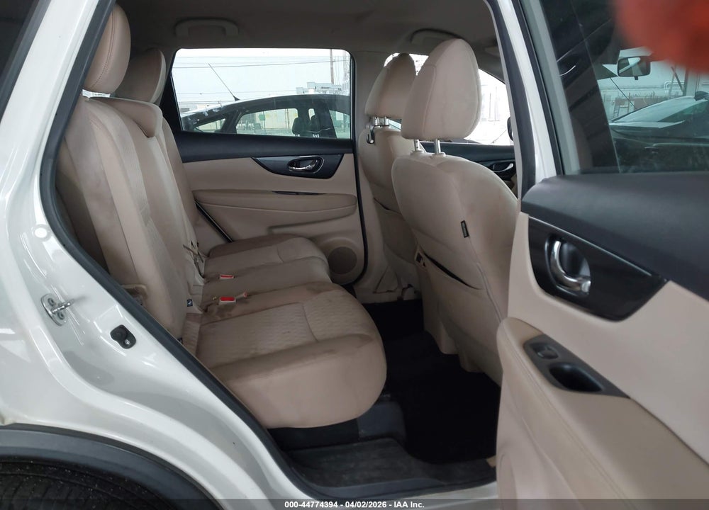 2017 NISSAN ROGUE SV VIN: KNMAT2MTXHP564060