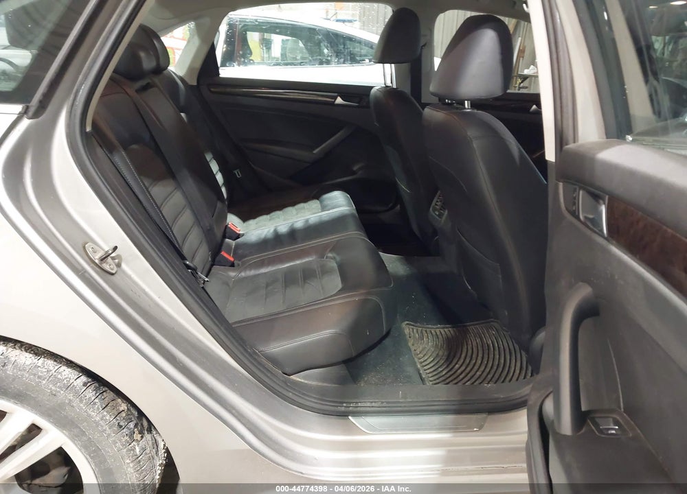 2014 VOLKSWAGEN PASSAT 2.0L TDI SEL PREMIUM VIN: 1VWCN7A32EC084809