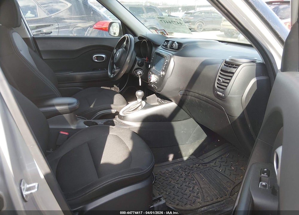 2018 KIA SOUL + VIN: KNDJP3A58J7604674