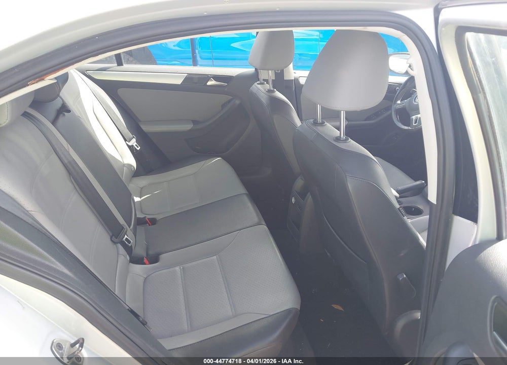 2013 VOLKSWAGEN JETTA HYBRID SEL VIN: 3VW637AJ4DM231176