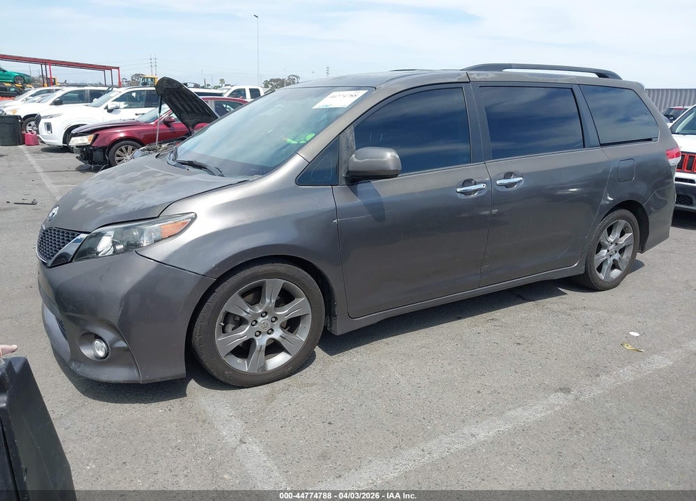 2014 TOYOTA SIENNA SE 8 PASSENGER VIN: 5TDXK3DC3ES517084