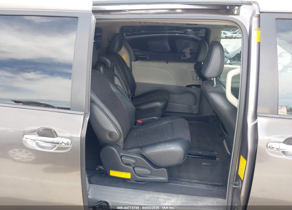 2014 TOYOTA SIENNA SE 8 PASSENGER VIN: 5TDXK3DC3ES517084