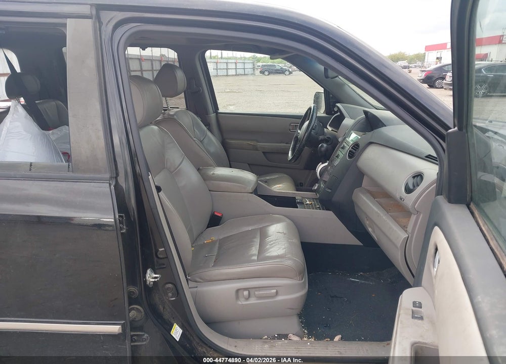 2011 HONDA PILOT TOURING VIN: 5FNYF3H93BB047422