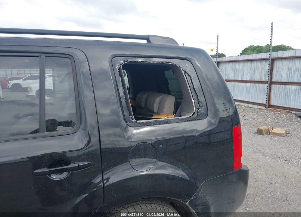 2011 HONDA PILOT TOURING VIN: 5FNYF3H93BB047422
